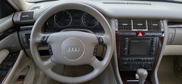 Audi A8 D2 6.0 W12 - Slika 11