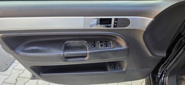 Volkswagen Touareg W12 6.0   1/500 - Slika 31