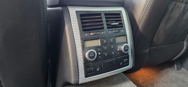 Volkswagen Touareg W12 6.0   1/500 - Slika 39
