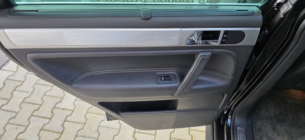 Volkswagen Touareg W12 6.0   1/500 - Slika 34