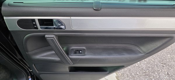 Volkswagen Touareg W12 6.0   1/500 - Slika 33