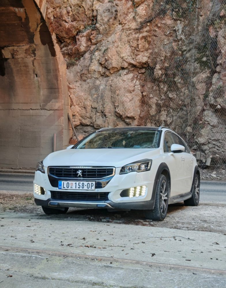 Peugeot 508 RXH Hybrid4 - Slika 8