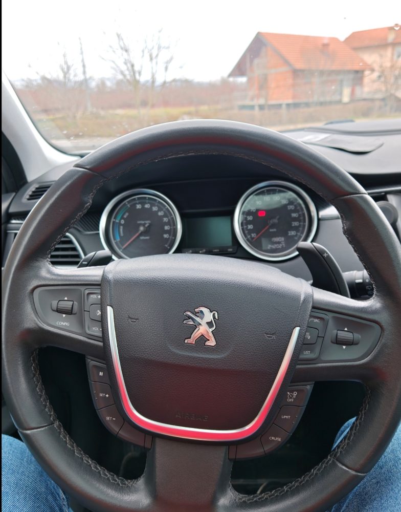 Peugeot 508 RXH Hybrid4 - Slika 10