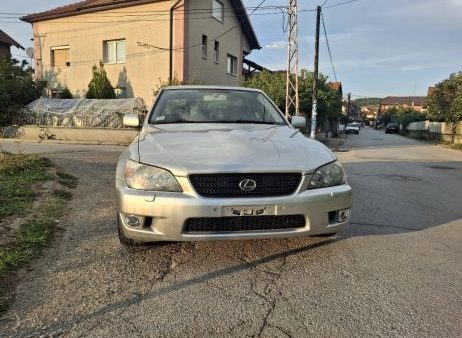 Lexus IS200